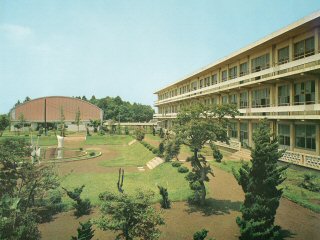 昭和38年の校舎と校庭